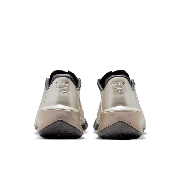 NIKE SU26 5/4 NIKE G.T. CUT 4 EP メタリックシルバー/アイアングレー IQ8243-001