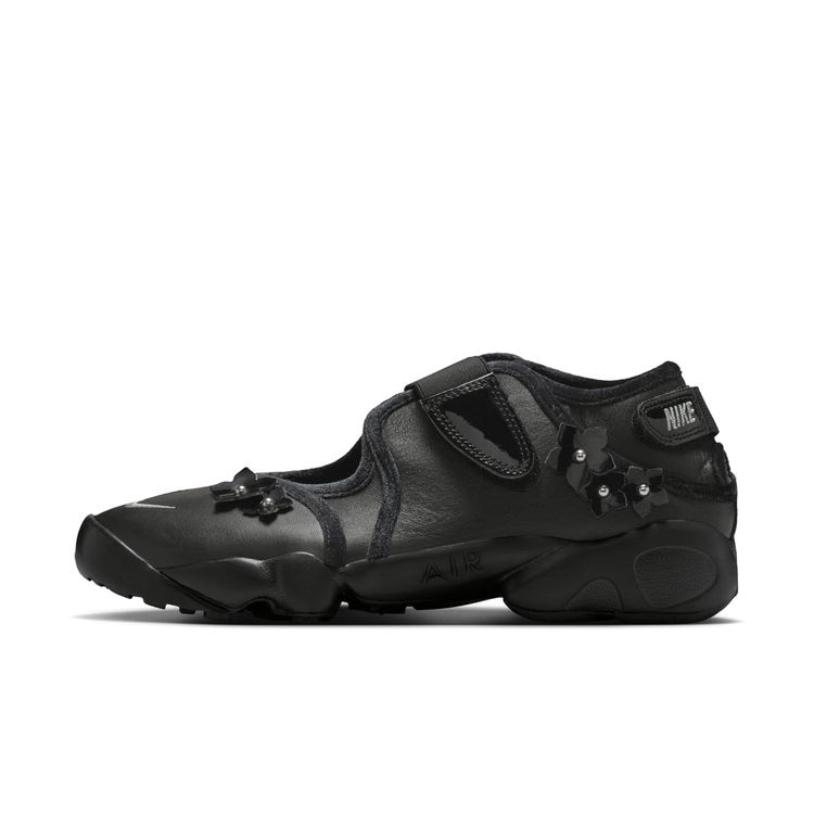 NIKE FA26 NIKE WMNS AIR RIFT ブラック/メタリックシルバー-ウルフグレー IV5682-001