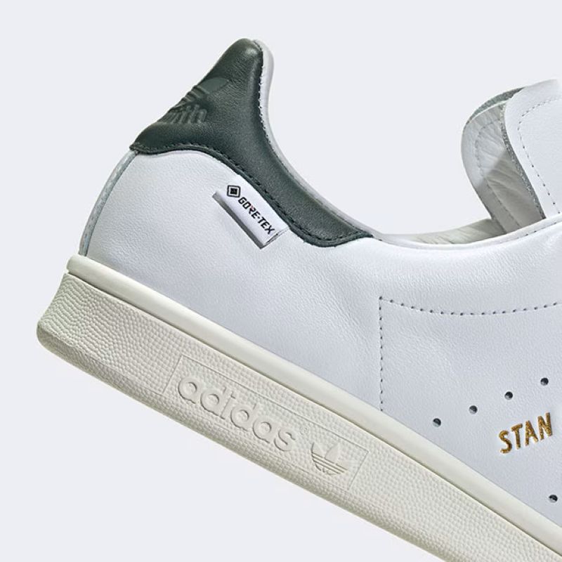 adidas 26Q3 6/11 adidas STAN SMITH GTX フットウェアホワイト/オフホワイト/シャドウグリーン JR3323