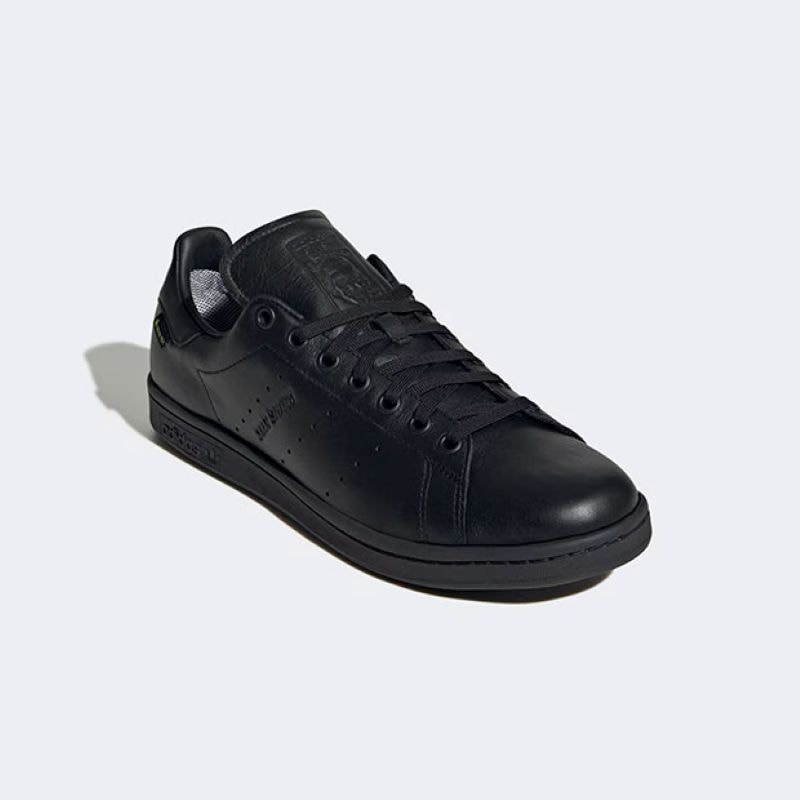 adidas 26Q3 6/11 adidas STAN SMITH GTX コアブラック/コアブラック/フットウェアホワイト JR3329