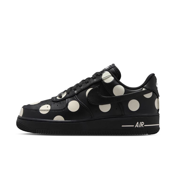 NIKE FA26 NIKE WMNS AIR FORCE 1 '07 ブラック/ブラック-セイル IR8647-001