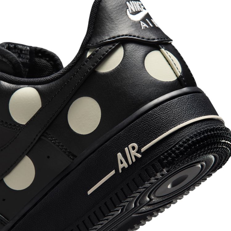 NIKE FA26 NIKE WMNS AIR FORCE 1 '07 ブラック/ブラック-セイル IR8647-001
