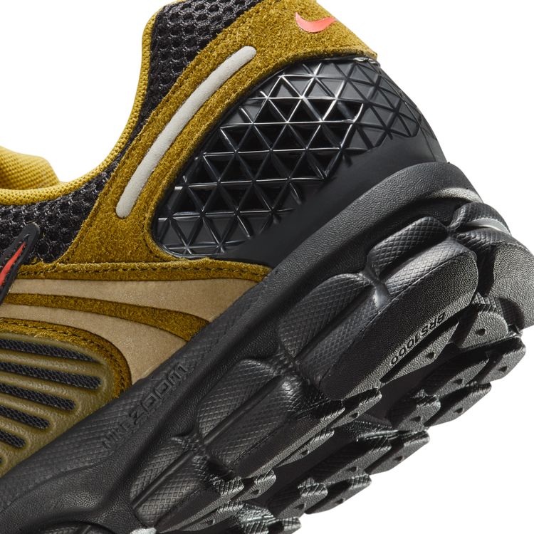 NIKE HO25 NIKE ZOOM VOMERO 5 PRM オリーブフラック/ピカンテレッド-ブラック IH1344-300