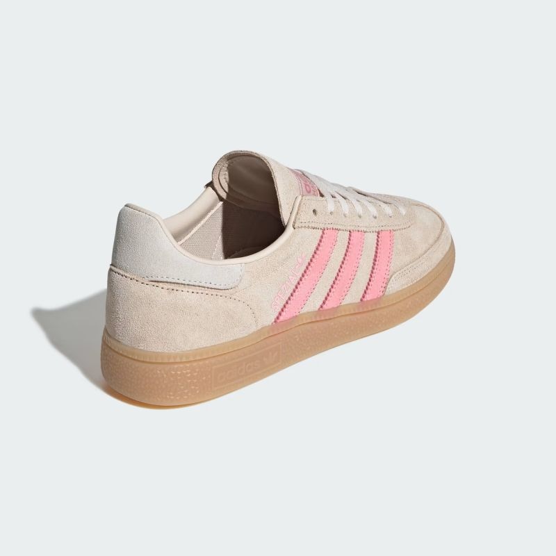 adidas 26Q1 HANDBALL SPEZIAL W クリスタルリネン/ピンクスパーク/ワンダーホワイト IH1501