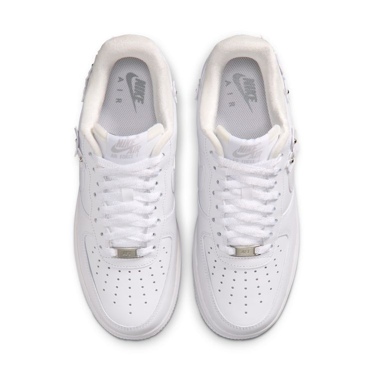NIKE FA26 NIKE WMNS AIR FORCE 1 '07 ホワイト/ホワイト-ウルフグレー-メタリックシルバー IR8637-100
