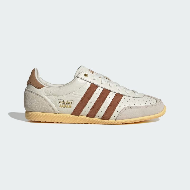 adidas 26Q1 JAPAN W オフホワイト/ダスキーブロンズ/ブラウンデザート IH1600
