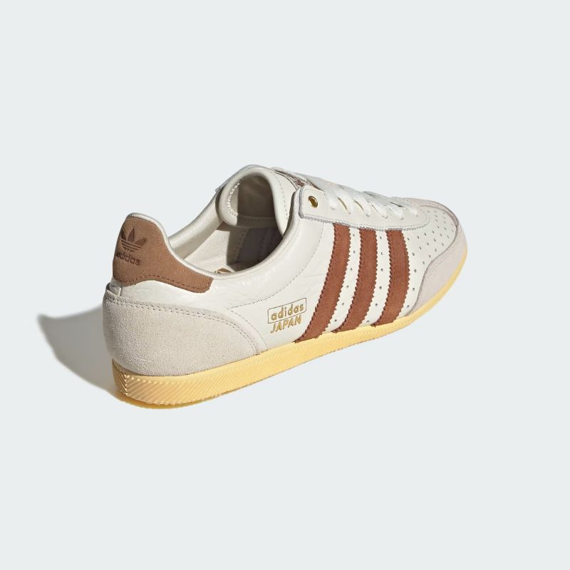 adidas 26Q1 JAPAN W オフホワイト/ダスキーブロンズ/ブラウンデザート IH1600