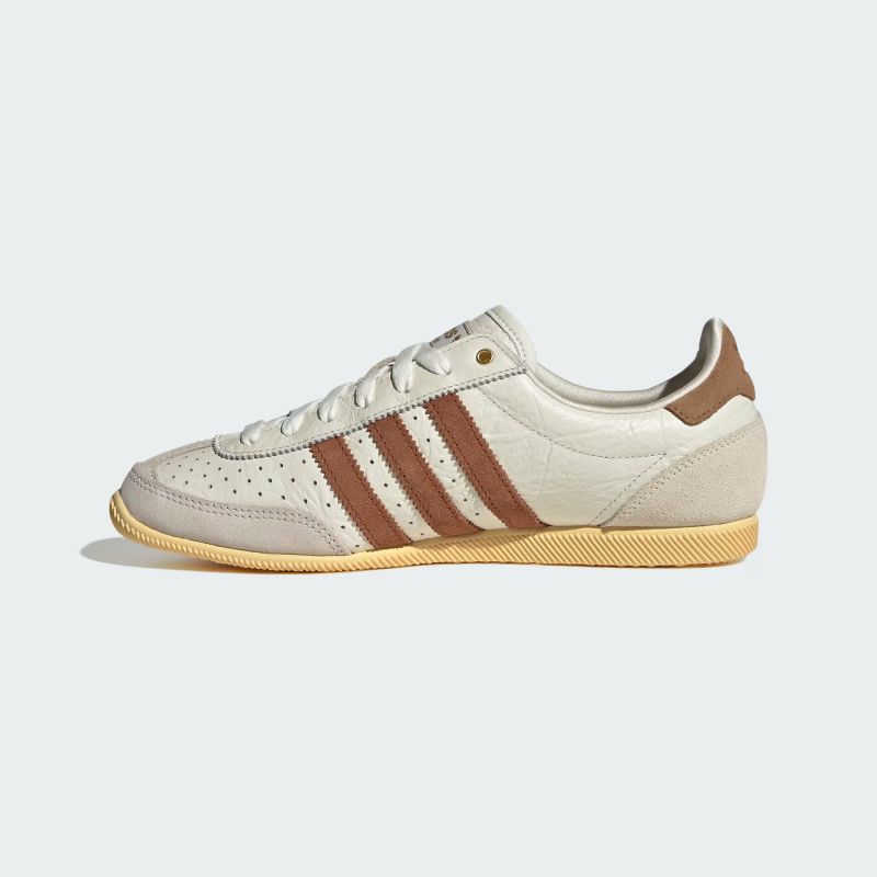 adidas 26Q1 JAPAN W オフホワイト/ダスキーブロンズ/ブラウンデザート IH1600