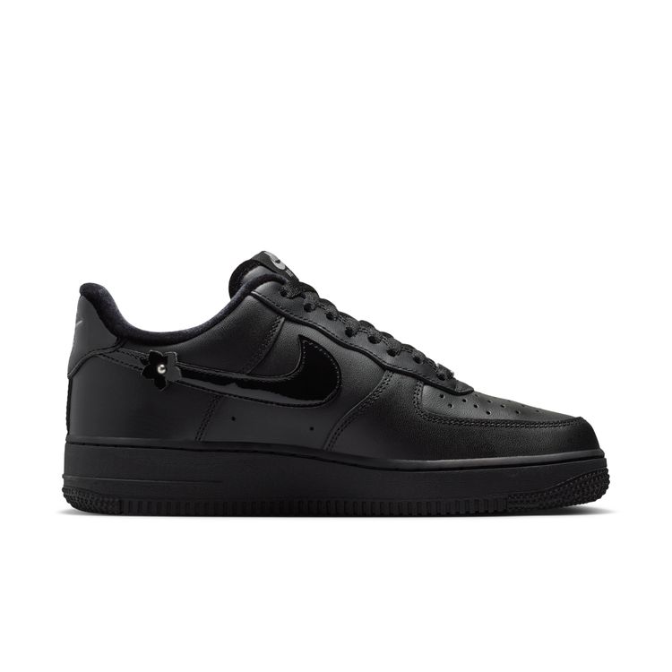 NIKE FA26 NIKE WMNS AIR FORCE 1 '07 ブラック/ブラック-オフノワール-メタリックシルバー IR8637-001