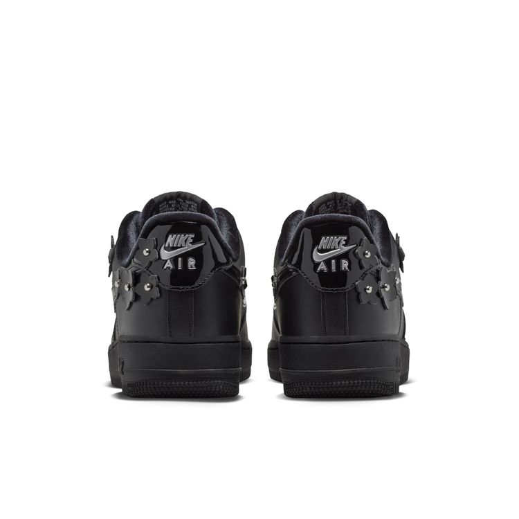 NIKE FA26 NIKE WMNS AIR FORCE 1 '07 ブラック/ブラック-オフノワール-メタリックシルバー IR8637-001