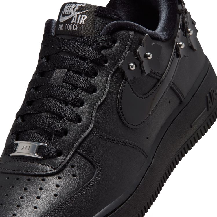 NIKE FA26 NIKE WMNS AIR FORCE 1 '07 ブラック/ブラック-オフノワール-メタリックシルバー IR8637-001