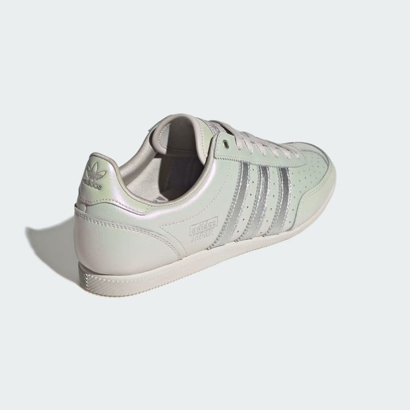 adidas 26Q1 JAPAN W グレーワン/サプライヤーカラー/チョークパール IH1605