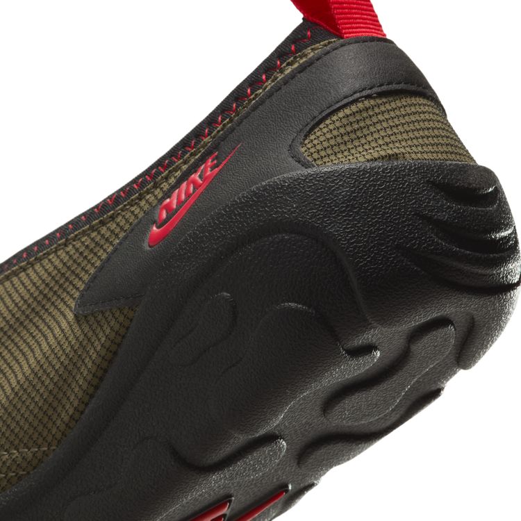 【セール30%OFF】NIKE SU25 NIKE AQUA TURF ミディアムオリーブ/ブラック-ユニバーシティレッド FZ5627-200