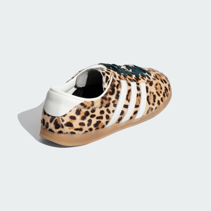 adidas 26Q1 GAZELLE LO PRO W マジックベージュ/アイボリー/ガム KI4207