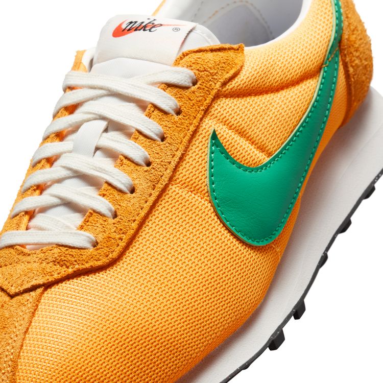 NIKE ユニセックススニーカー オレンジ - メルカリ