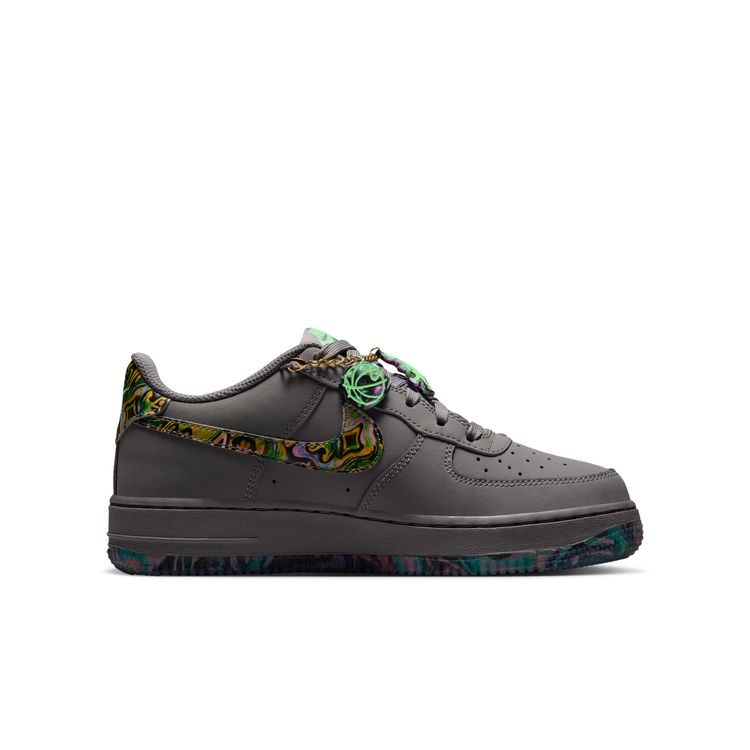 NIKE FA26 NIKE AIR FORCE 1 AOS GS ペンシルポイント/マルチカラー-イリュージョングリーン IO0318-001