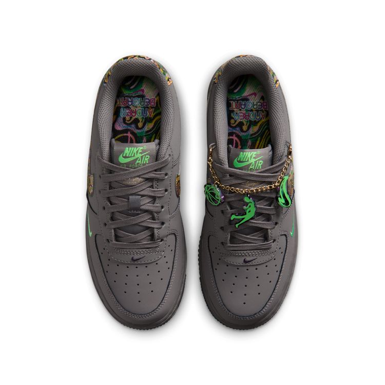 NIKE FA26 NIKE AIR FORCE 1 AOS GS ペンシルポイント/マルチカラー-イリュージョングリーン IO0318-001