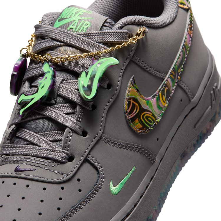 NIKE FA26 NIKE AIR FORCE 1 AOS GS ペンシルポイント/マルチカラー-イリュージョングリーン IO0318-001