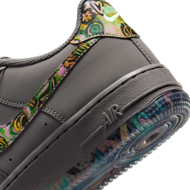 NIKE FA26 NIKE AIR FORCE 1 AOS GS ペンシルポイント/マルチカラー-イリュージョングリーン IO0318-001