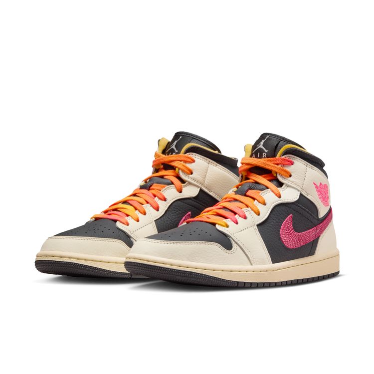 JORDAN BRAND SP26 WMNS AIR JORDAN 1 MID SE EDG ペールアイボリー/レーサーピンク-ブラック-モスリン IB7007-107