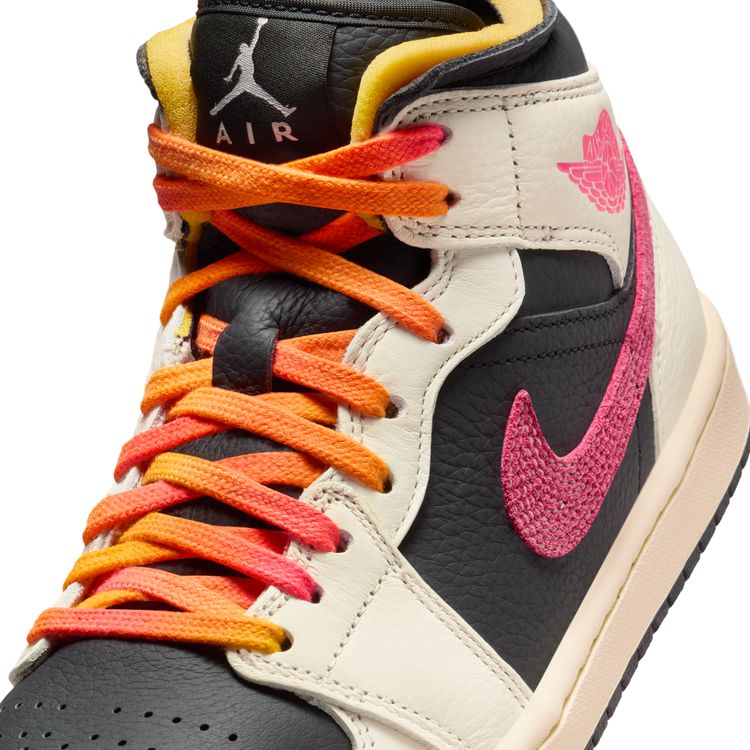 JORDAN BRAND SP26 WMNS AIR JORDAN 1 MID SE EDG ペールアイボリー/レーサーピンク-ブラック-モスリン IB7007-107