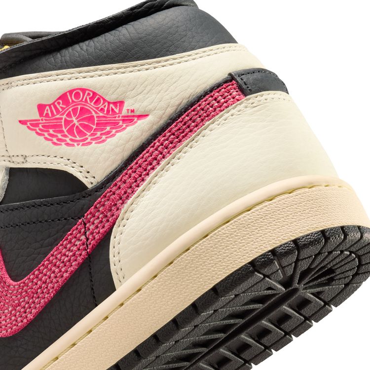JORDAN BRAND SP26 WMNS AIR JORDAN 1 MID SE EDG ペールアイボリー/レーサーピンク-ブラック-モスリン IB7007-107