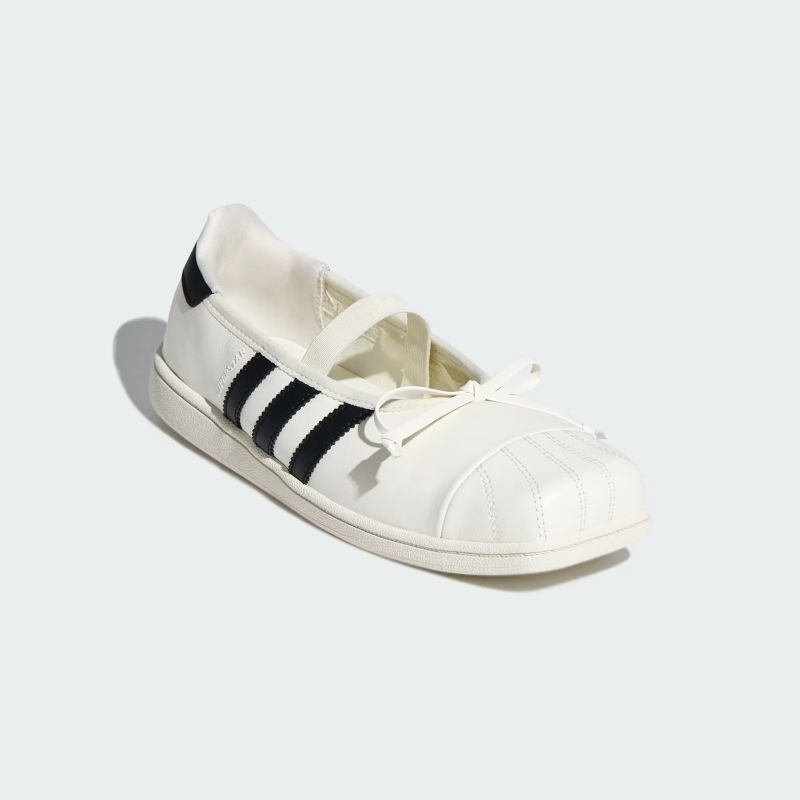 adidas 26Q4 9/1 ADILUNA S2 x JENNIE SUPERSTAR SQ BALLET W オフホワイト/コアブラック/オフホワイト LB3786