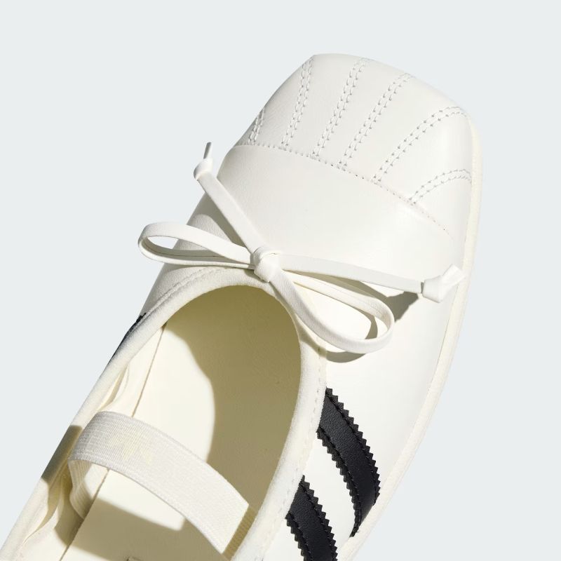 adidas 26Q4 9/1 ADILUNA S2 x JENNIE SUPERSTAR SQ BALLET W オフホワイト/コアブラック/オフホワイト LB3786