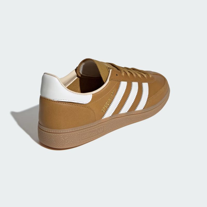 adidas 26Q2 adidas HANDBALL SPEZIAL プリラブドブロンズ/コアホワイト/ガム KI8580