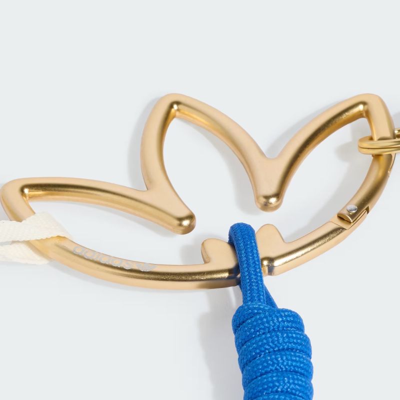 【アディダスオリジナルス/キーチェーン】adidas 26Q1 KEY CHAIN ゴールドメタリック/セミルシッドレッド/ブルー KE2334