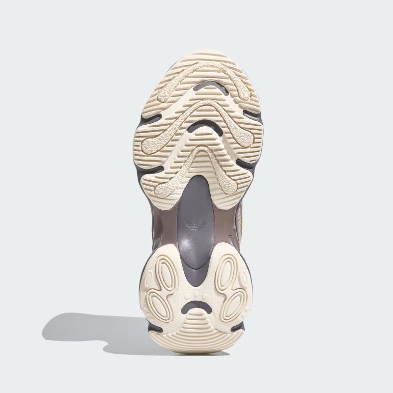 adidas 26Q4 adidas OZVENUZ W ワンダーホワイト/トレースブラウン/クレイ LA3793