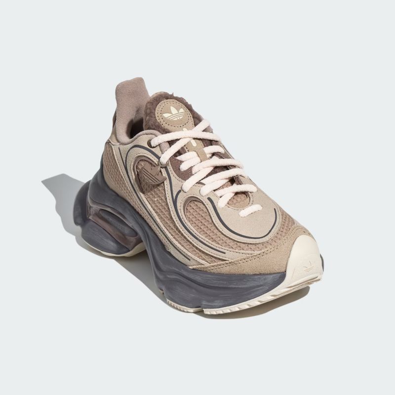 adidas 26Q4 adidas OZVENUZ W ワンダーホワイト/トレースブラウン/クレイ LA3793
