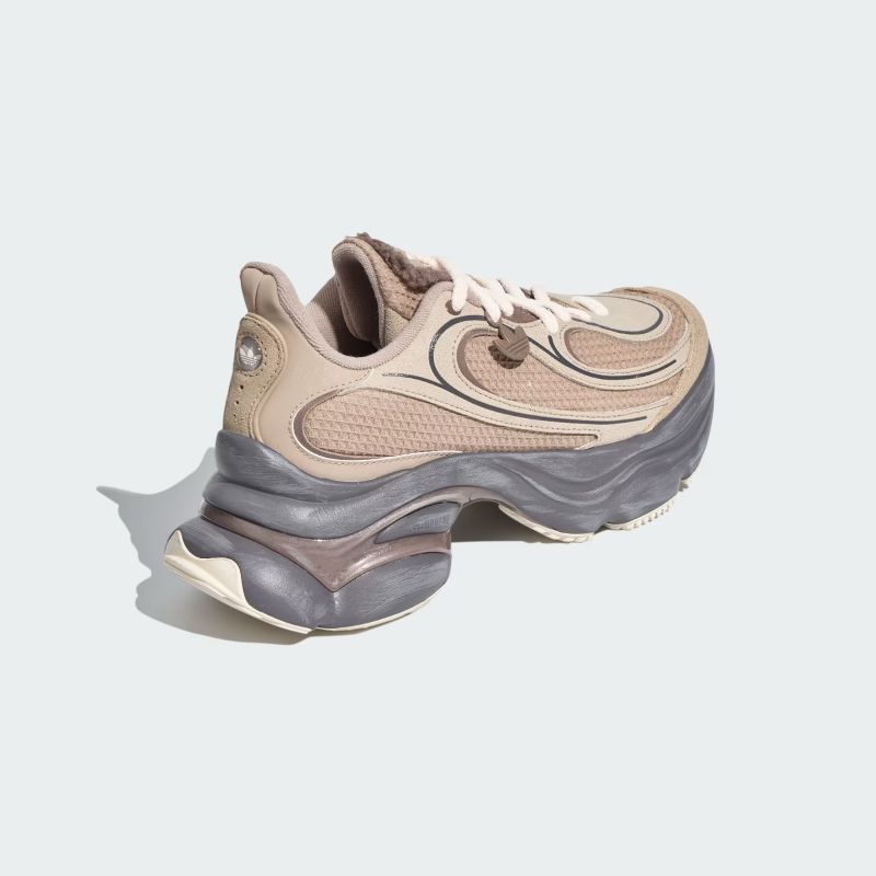 adidas 26Q4 adidas OZVENUZ W ワンダーホワイト/トレースブラウン/クレイ LA3793