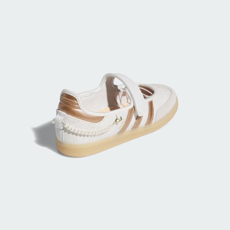 adidas 26Q4 adidas SAMBA JANE W クリスタルホワイト/サプライヤーカラー LA6407