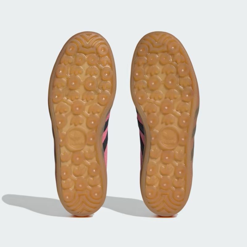 adidas C/O GAZELLE INDOOR W IE7002 ブリスピンク/コアブラック/カレッジパープル