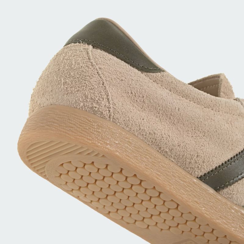 adidas 26Q1 adidas TOBACCO マジックベージュ/オリーブストラータ/ガム IH9083