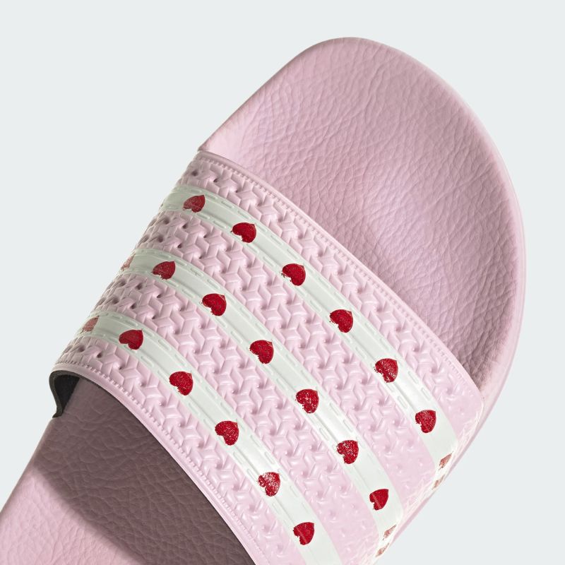 adidas 26Q1 adidas ADILETTE W クリアピンク/オフホワイト/ベタースカーレット JQ8575