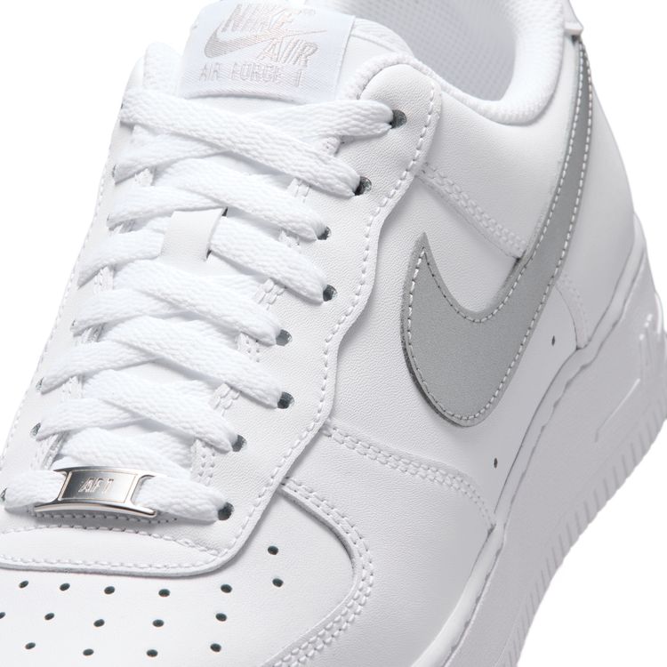 NIKE FA26 NIKE AIR FORCE 1 '07 ホワイト/メタリックシルバー FJ4146-134