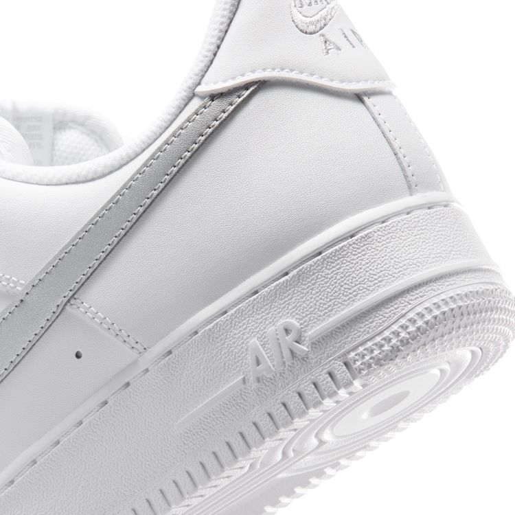NIKE FA26 NIKE AIR FORCE 1 '07 ホワイト/メタリックシルバー FJ4146-134