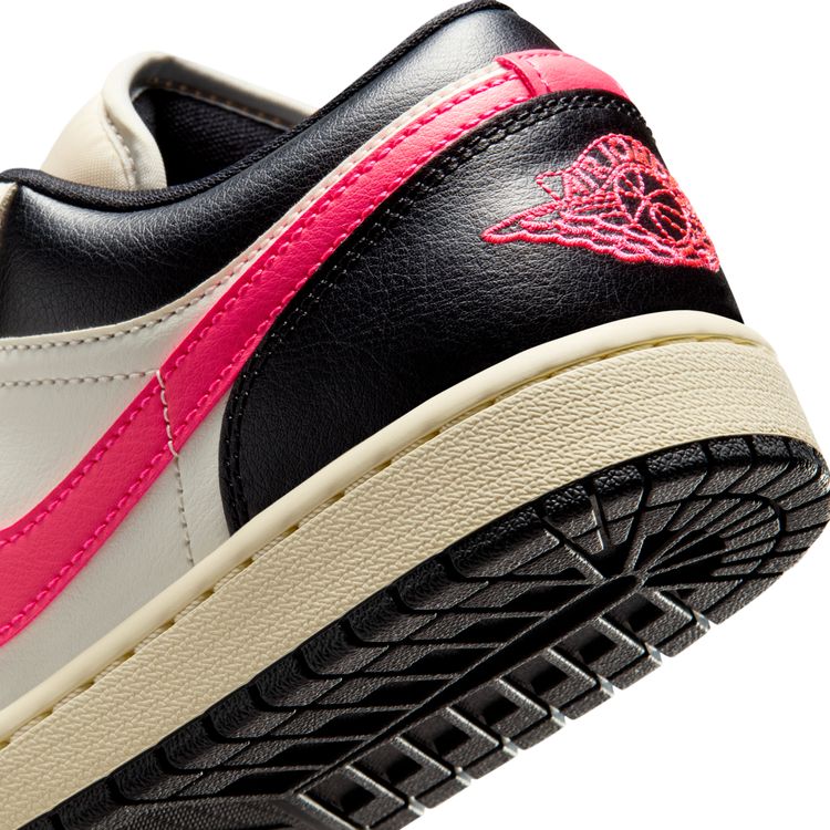 JORDAN BRAND SP26 WMNS AIR JORDAN 1 LOW ペールアイボリー/レーサーピンク-ブラック-モスリン DC0774-107