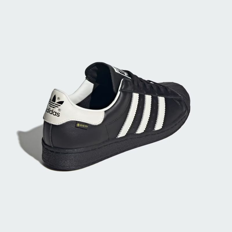 adidas 26Q3 adidas SUPERSTAR 82 GTX コアブラック/オフホワイト/コアブラック KI7819