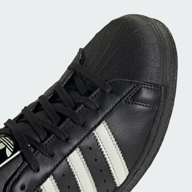 adidas 26Q3 adidas SUPERSTAR 82 GTX コアブラック/オフホワイト/コアブラック KI7819