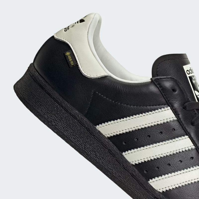 adidas 26Q3 adidas SUPERSTAR 82 GTX コアブラック/オフホワイト/コアブラック KI7819