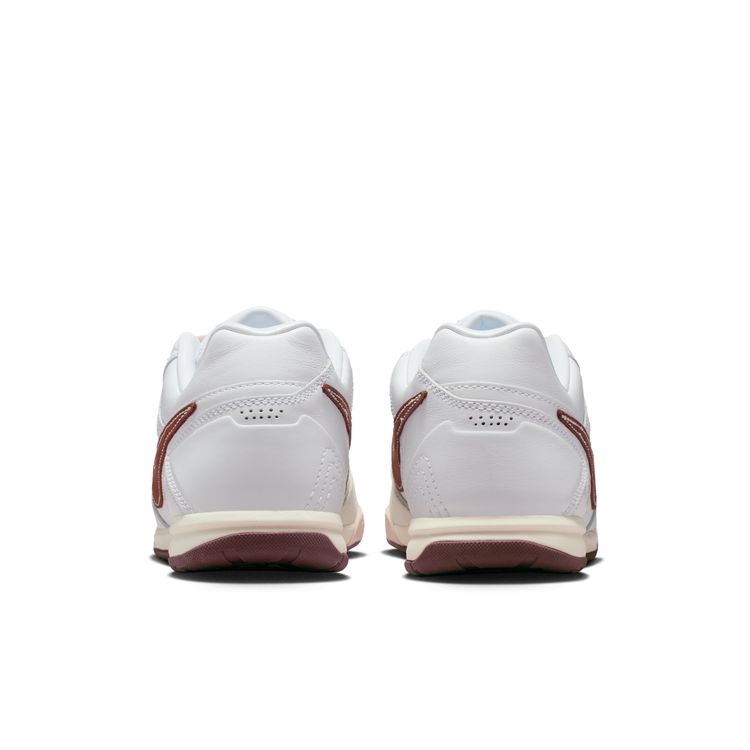 NIKE HO25 NIKE GATO ホワイト/ダークポニー-ソフトパール-ダークスモークグレー IM6669-120