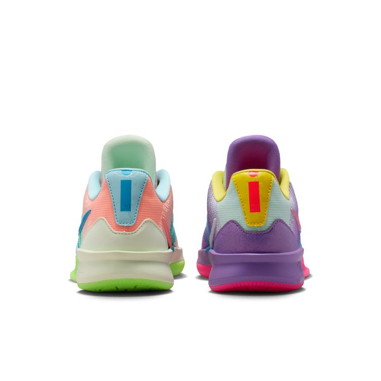 NIKE SU26 4/1 NIKE SABRINA 3 EP イグルー/ホットラバ-ブルークリスタル IO7844-300