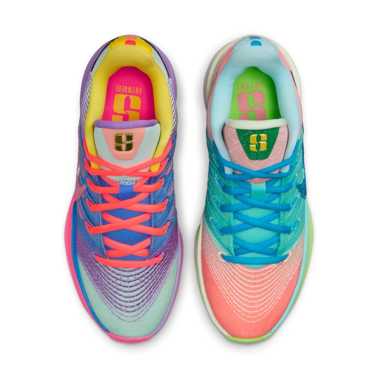 NIKE SU26 4/1 NIKE SABRINA 3 EP イグルー/ホットラバ-ブルークリスタル IO7844-300