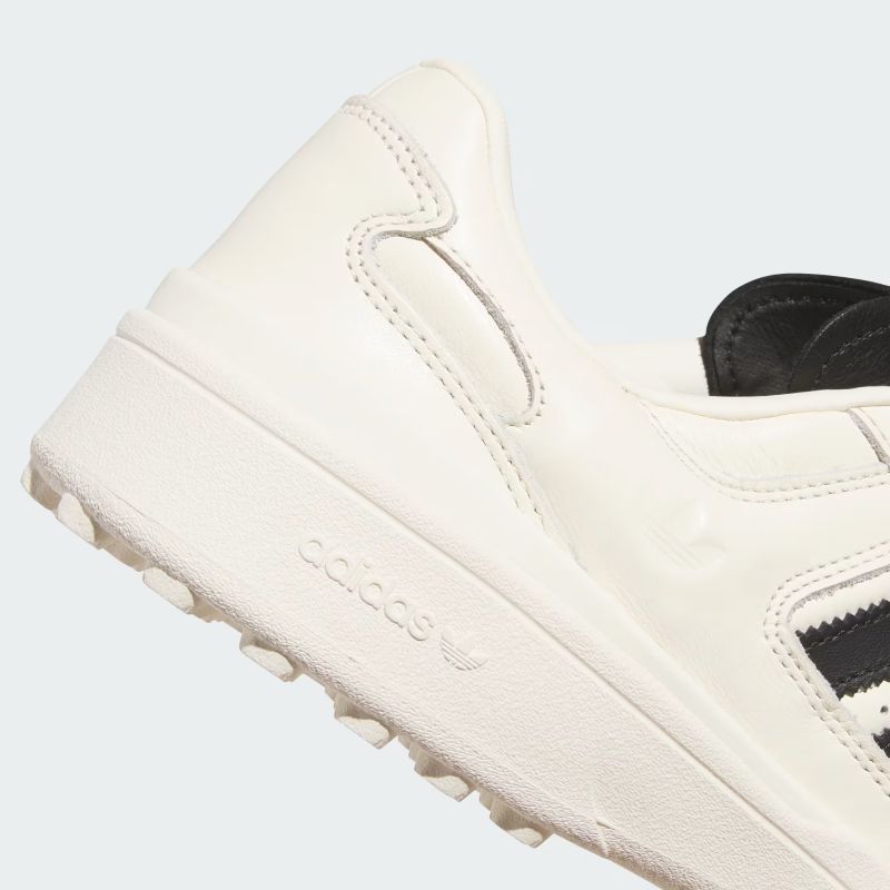 adidas 26Q3 adidas FORUM SQ TRAINER W クリームホワイト/コアブラック/クリームホワイト KK1587