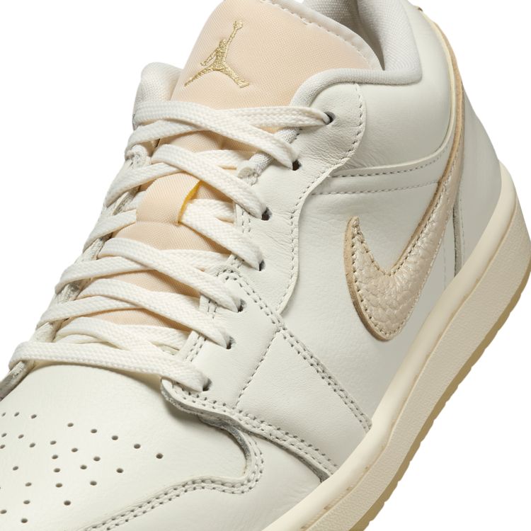 JORDAN BRAND HO25 WMNS AIR JORDAN 1 LOW SE セイル/チーム ゴールド-ペールアイボリー HV5157-100