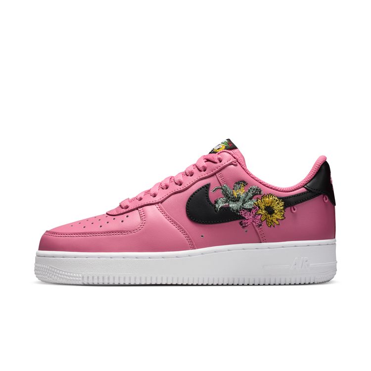 NIKE SP26 NIKE WMNS AIR FORCE 1 '07 PRM ピオニー/ブラック-メタリックゴールド-ホワイト IB6644-600