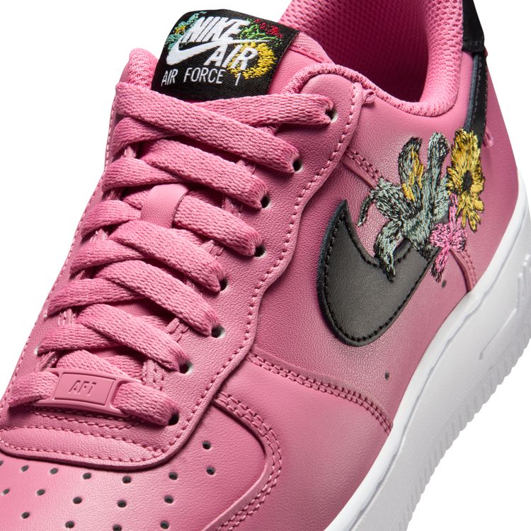 NIKE SP26 NIKE WMNS AIR FORCE 1 '07 PRM ピオニー/ブラック-メタリックゴールド-ホワイト IB6644-600
